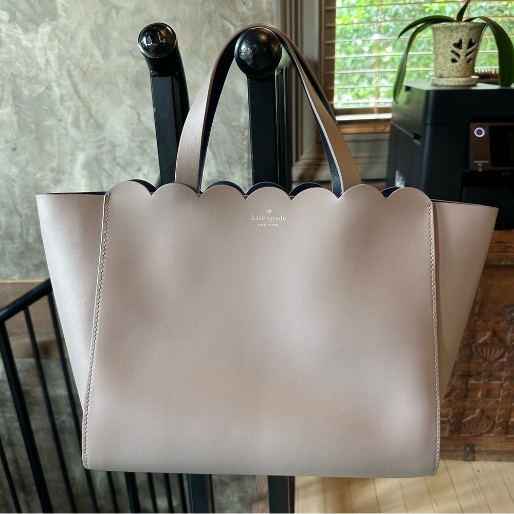 Kate Spade Gray Scalloped Purse NWOT